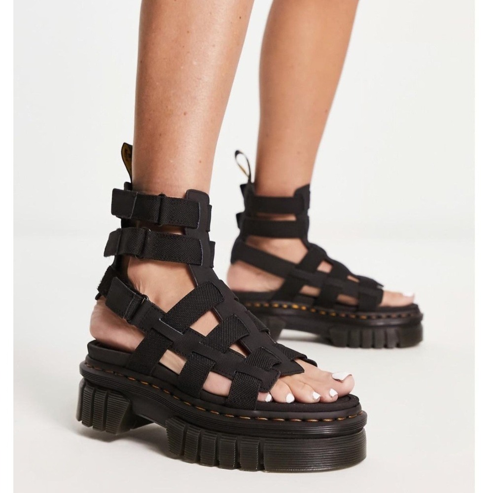 Dr. Martens Ricki Gladiator Platform Sandals Black Leather Webbing US 8  NEW
